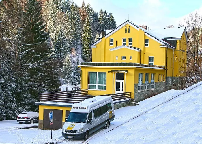 Astoria With Private Skibus