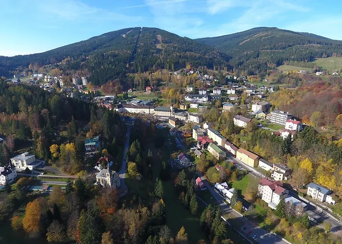 Astoria With Private Skibus Hotel 2*